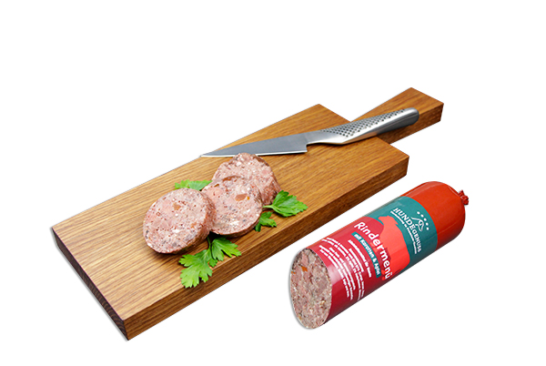 Wurst aufgeschnitten auf Brett